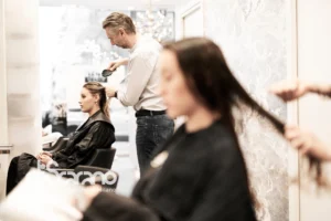 Capelli sfibrati rimedi: come riconoscerli e prendersene cura in modo efficace