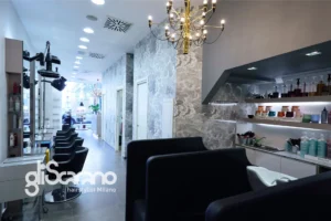 Taglio capelli uomo stempiato: le soluzioni che valorizzano davvero